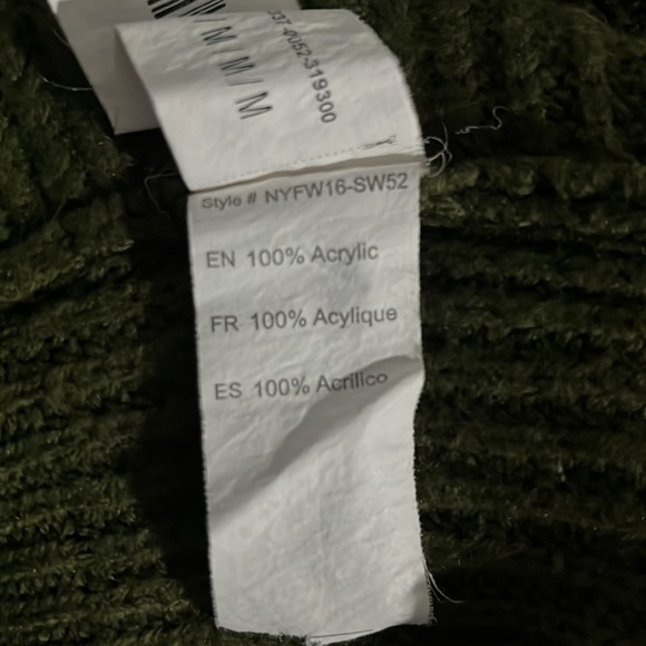 Olive green very warm knitted sweater. Medium - Picture 2 of 10